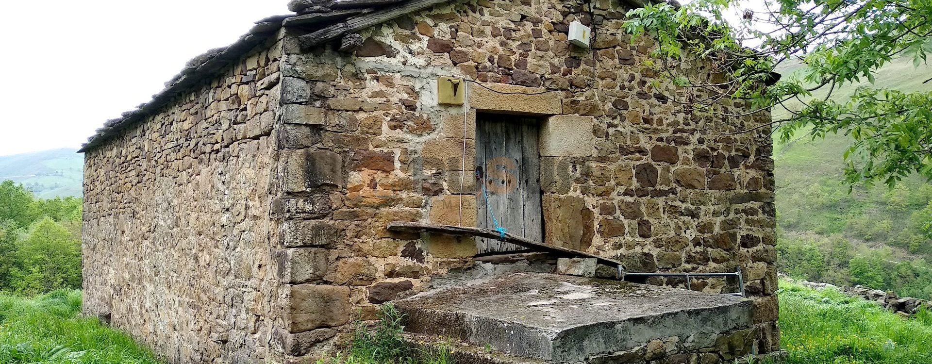 CABAÑA PASIEGA CON FINCA EN VEGA DE PAS, CANTABRIA. Ref 2378 V