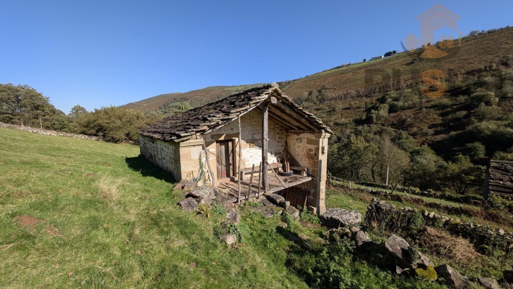 Tu Cabaña en el Valle: Aire Puro y Encanto Rural en Cantabria 🌿 | Ref. 3240 V |