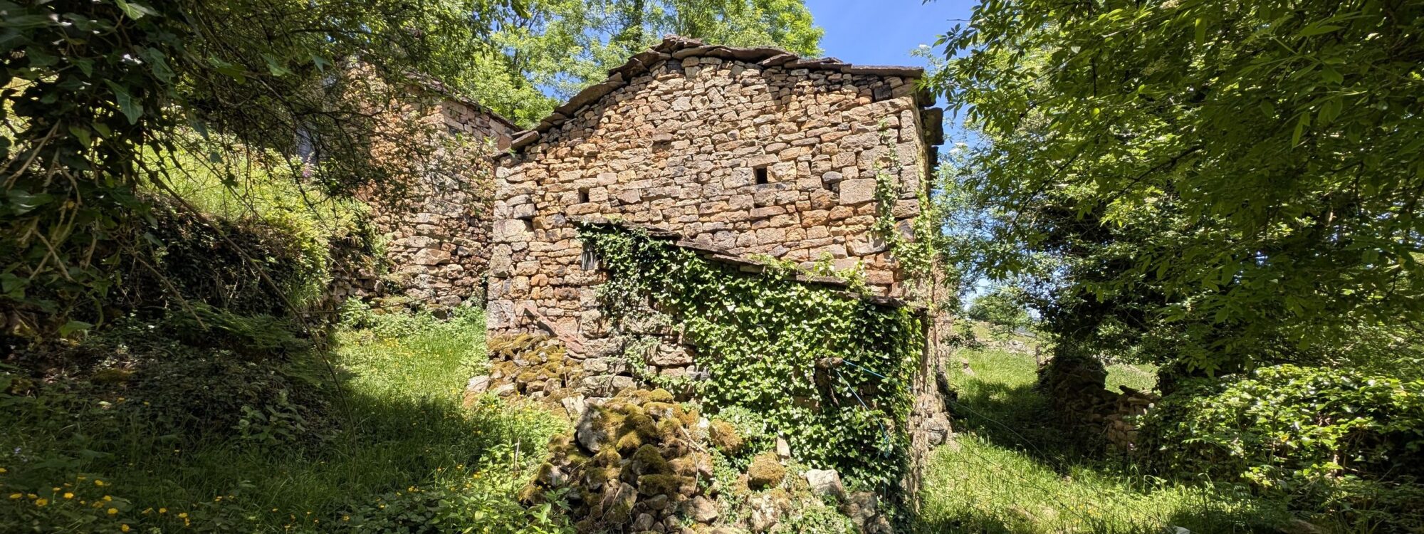 🟢 Ref. 3305 V – Cabaña Pasiega para rehabilitar en San Pedro del Romeral (Cantabria)